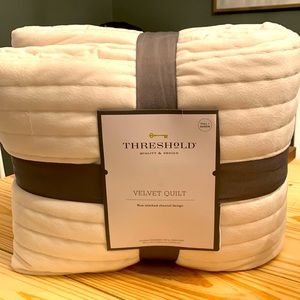 Threshold Cream Full/Queen Velvet Quilt
